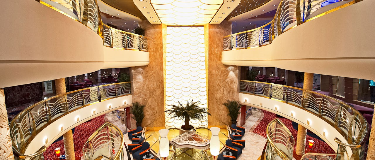 Das Atrium - das Herz des Schiffes