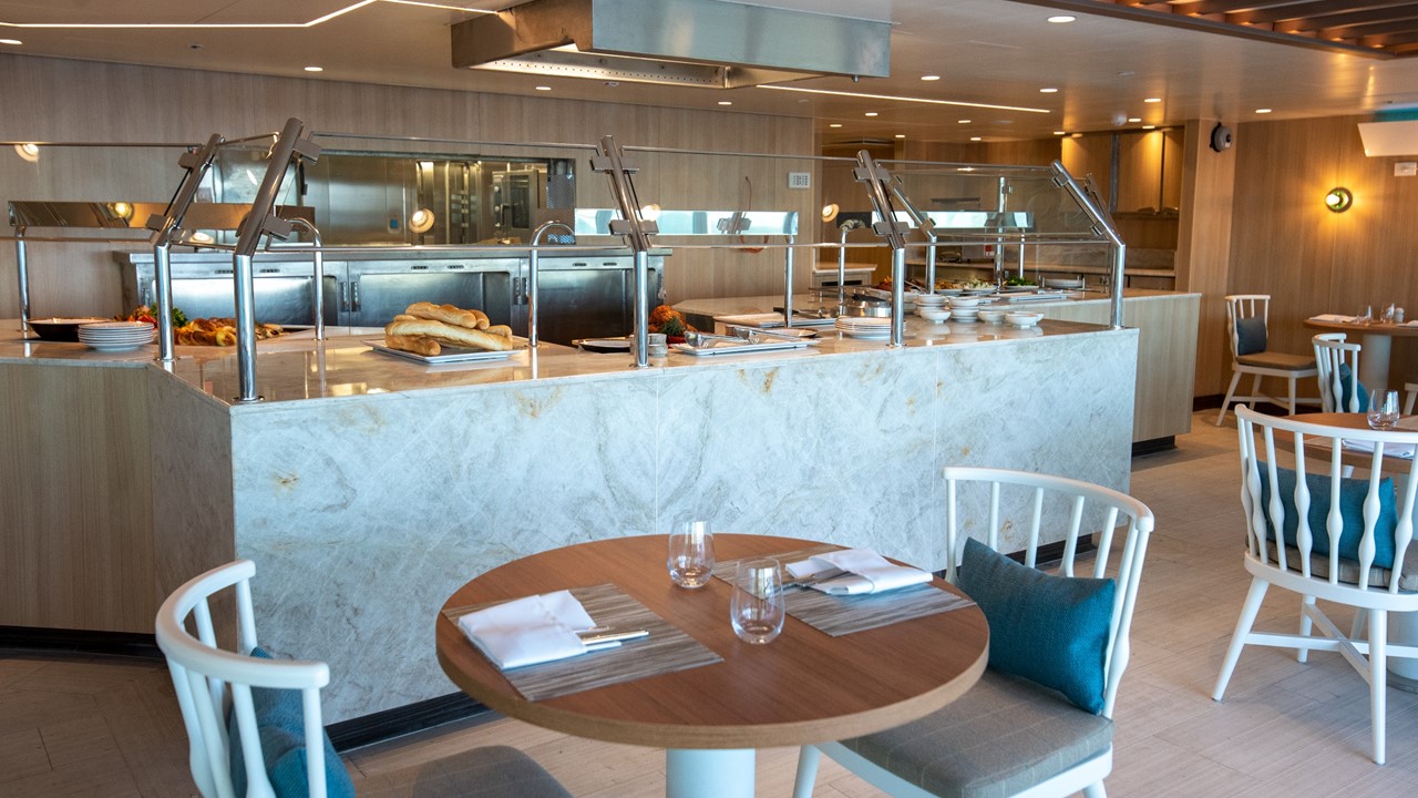 In der Veranda können Sie frühstücken und zu Mittag essen.