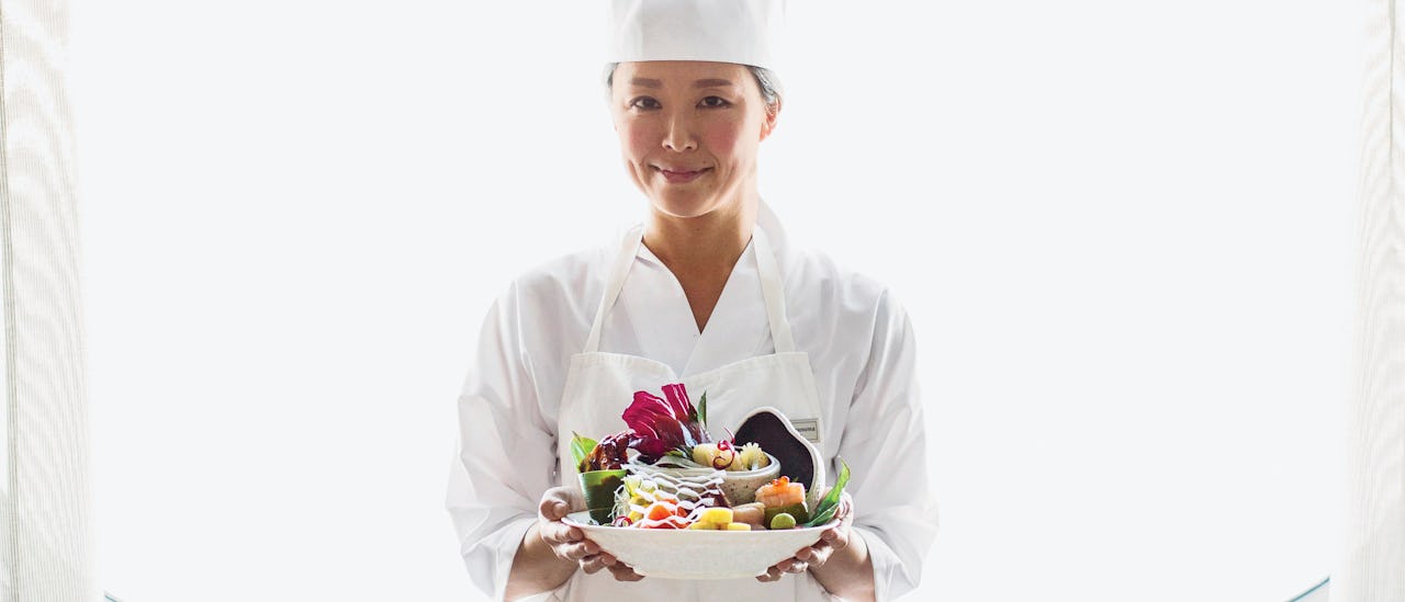 Der Club bietet jeden Abend Sushi auf Bestellung an