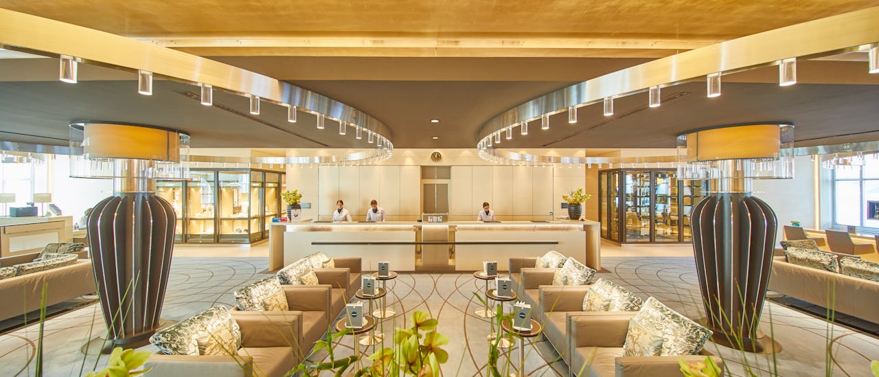Die Rezeption ist Teil des Atriums