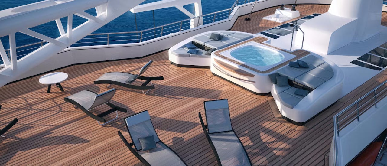 Pooldeck des Kreuzfahrtschiffes Le Ponant