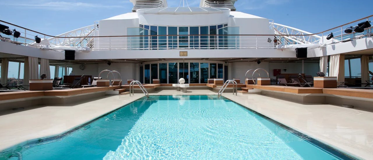 Pooldeck des Kreuzfahrtschiffes Seabourn Quest