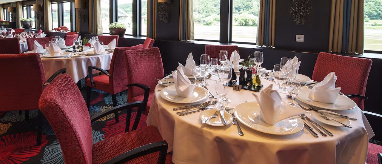 Restaurant ders Kreuzfahrtschiffes AmaViola