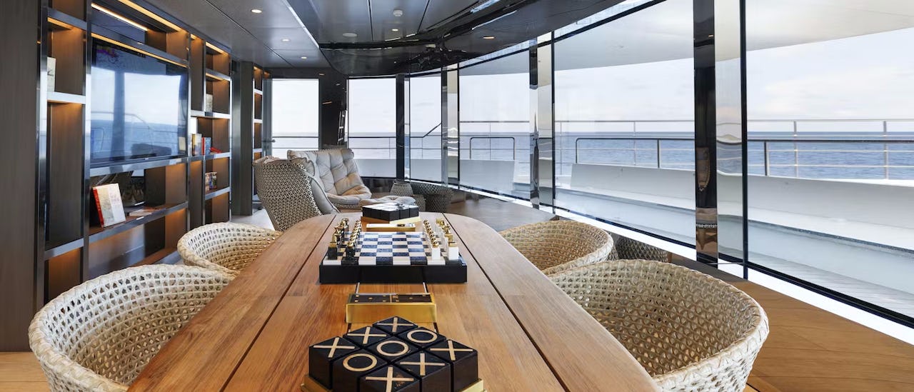 Aussichtslounge des Kreuzfahrtschiffes Emerald Azzurra