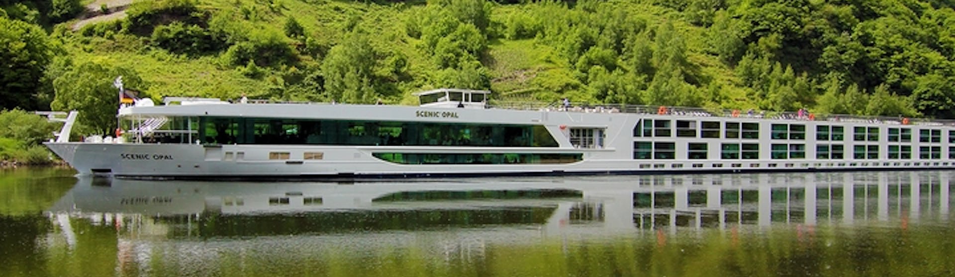 Kreuzfahrtschiff Scenic Opal während der Fahrt