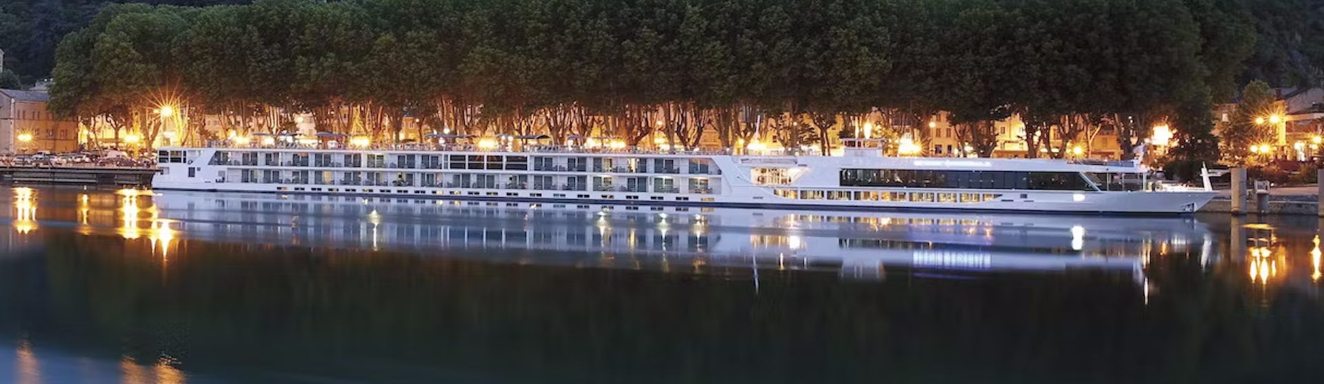 Kreuzfahrtschiff Scenic Sapphire während der Fahrt