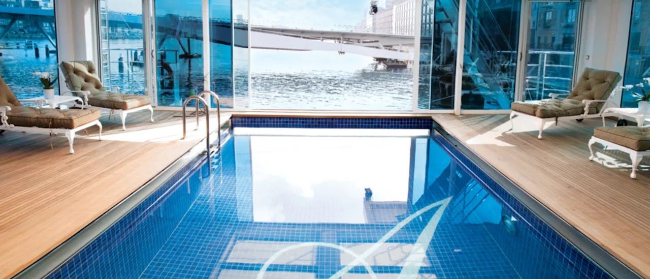 Swimming Pool des Kreuzfahrtschiffes S.S. Antoinette Pool