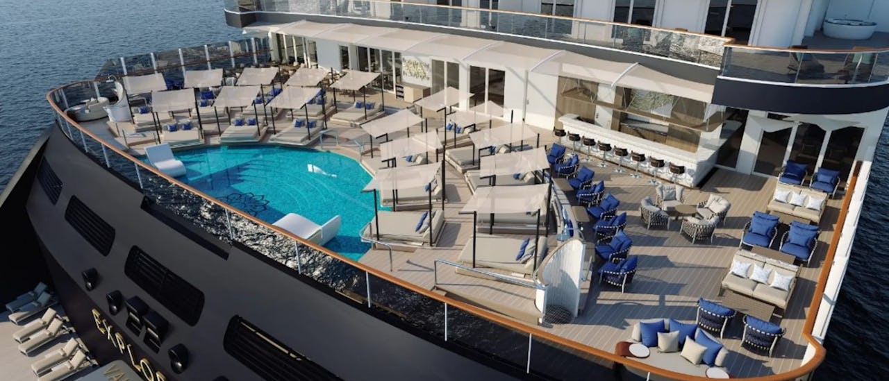 Pooldeck des Kreuzfahrtschiffes Explora 1