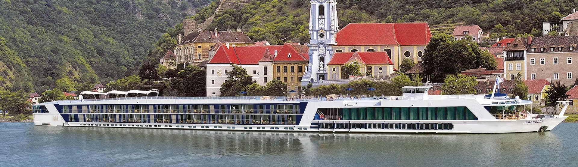 Flusskreuzfahrtschiff AmaBella während der Fahrt