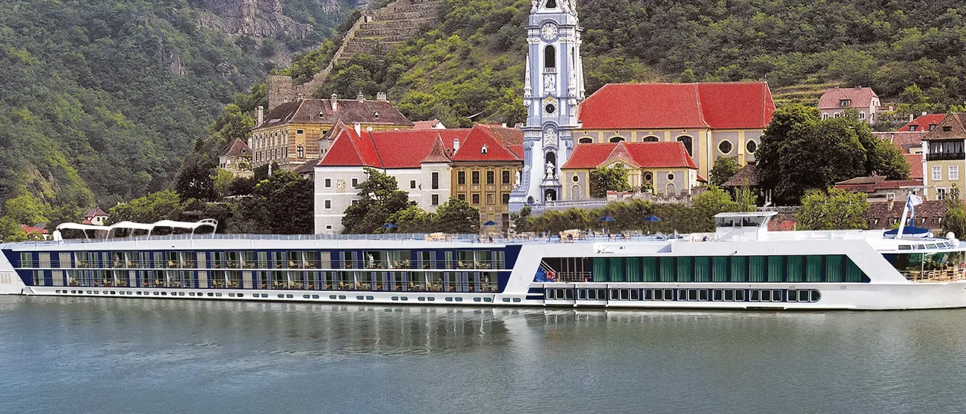 Flusskreuzfahrtschiff AmaBella während der Fahrt