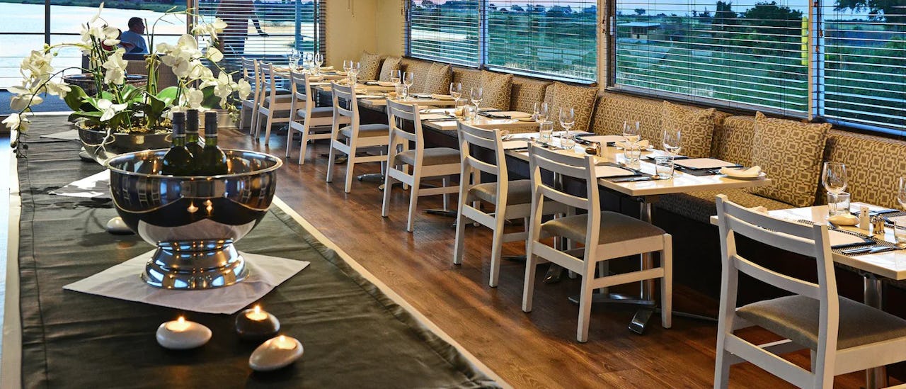 Restaurant mit Meerblick des Kreuzfahrtschiffes Zambezi Queen