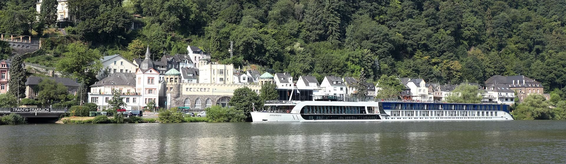 Flusskreuzfahrtschiff AmaPrima während der Fahrt