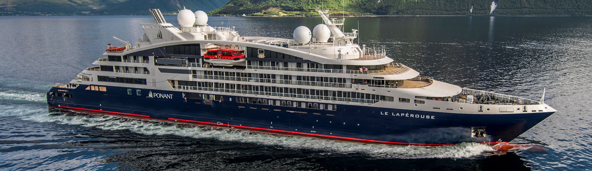 Kreuzfahrtschiff Le Lapérouese während der Fahrt