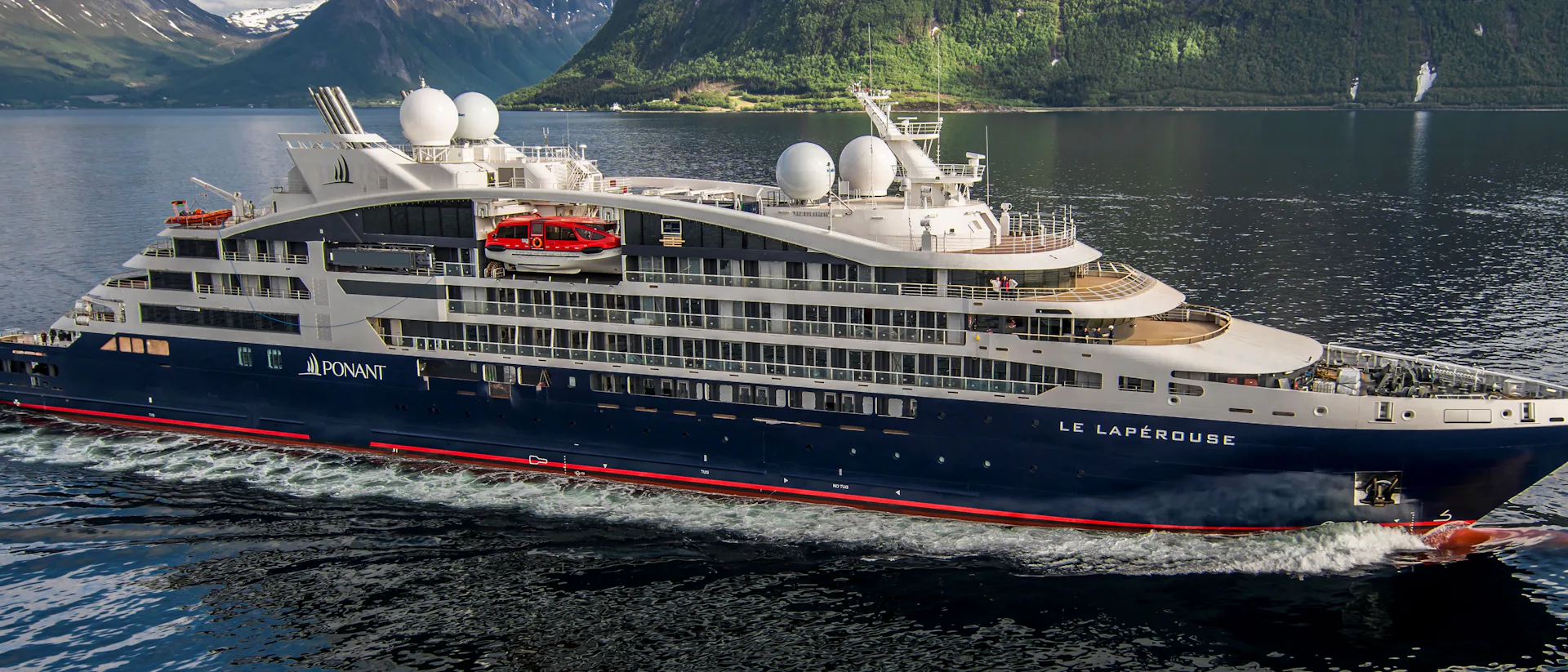 Kreuzfahrtschiff Le Lapérouese während der Fahrt