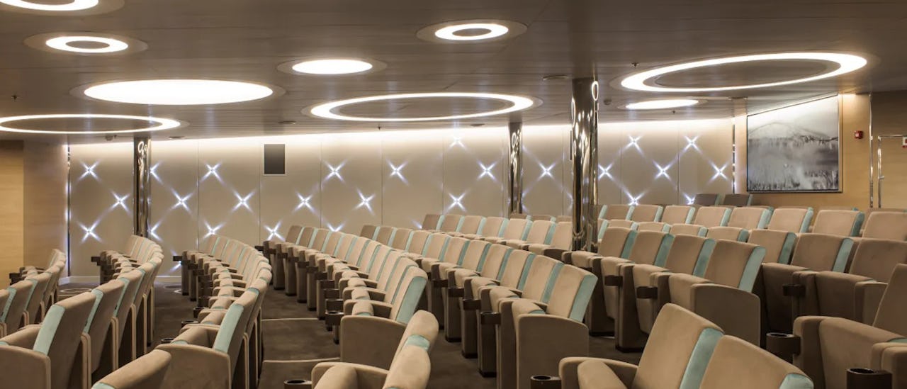 Theatersaal des Kreuzfahrtschiffes Le Soléal