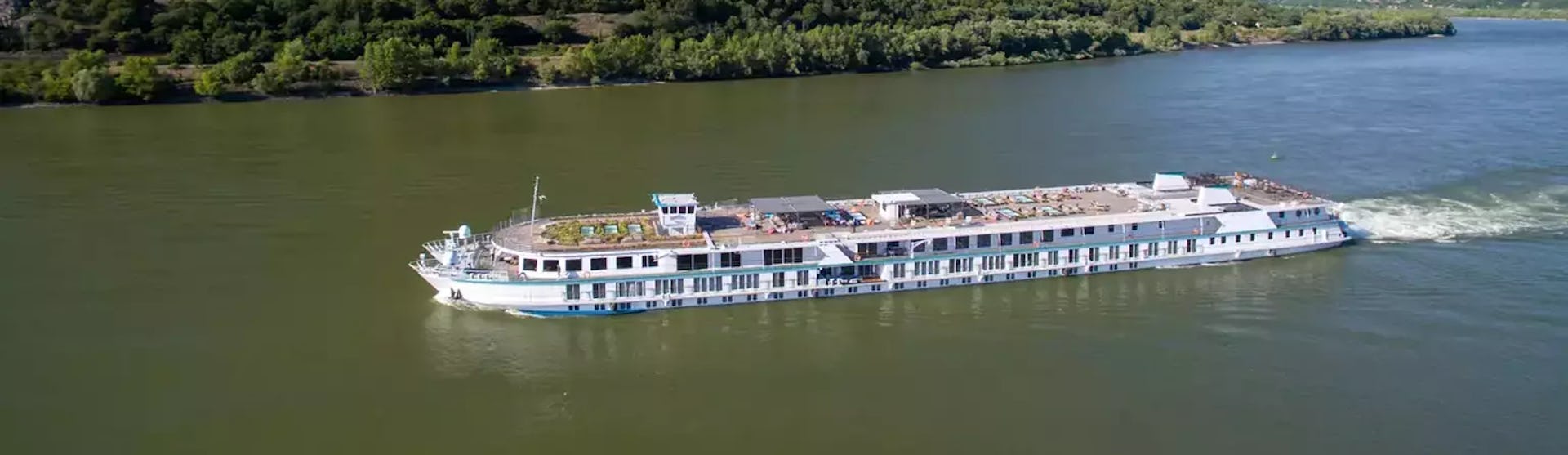 Flusskreuzfahrtschiff Riverside Mozart während der Fahrt
