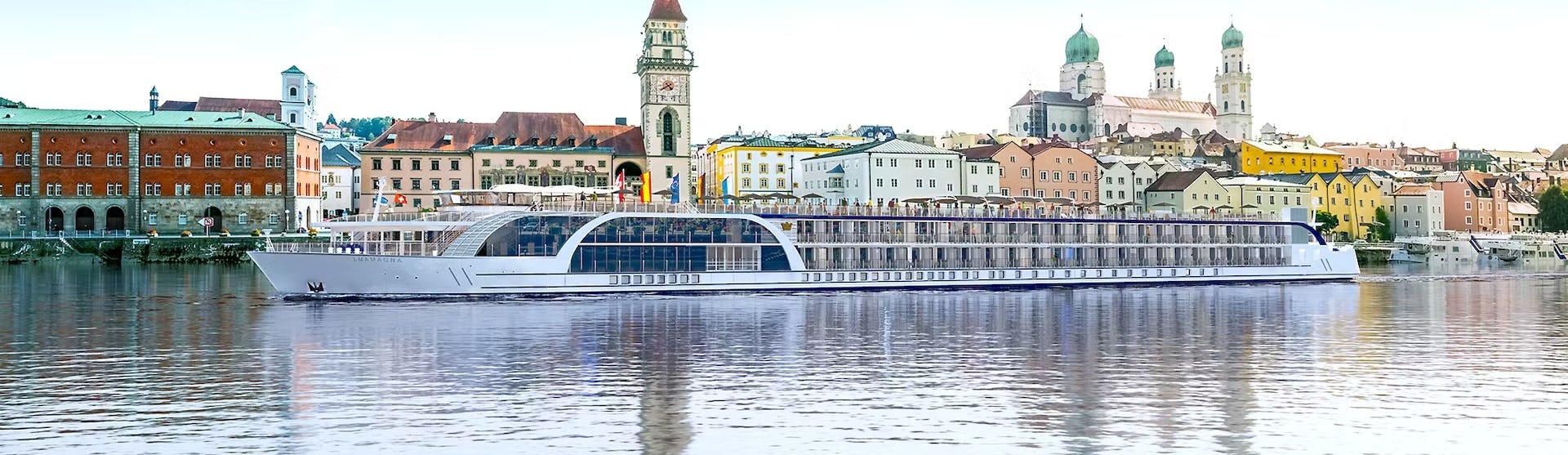 Flusskreuzfahrtschiff AmaMagna während der Fahrt