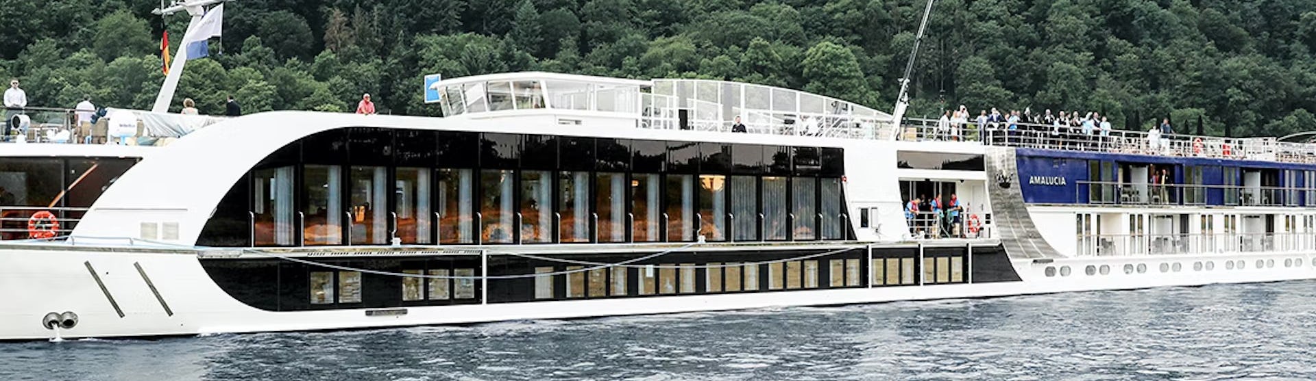 Flusskreuzfahrtschiff AmaLucia während der Fahrt