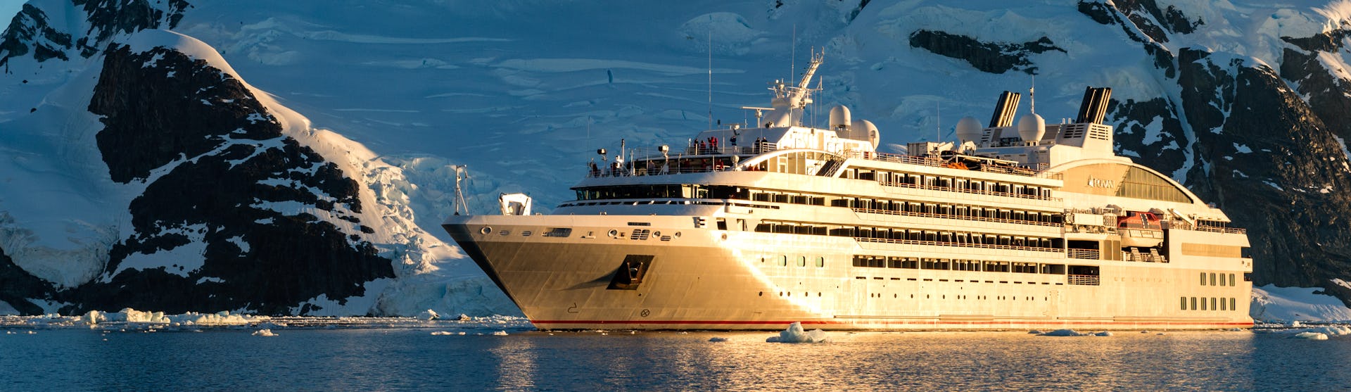 Kreuzfahrtschiff Le Lyrial auf dem Meer