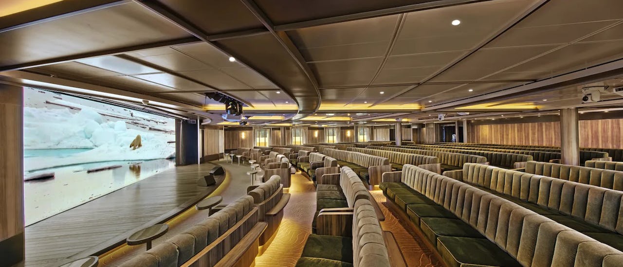 Theatersaal des Kreuzfahrschiffes Seabourn Pursuit
