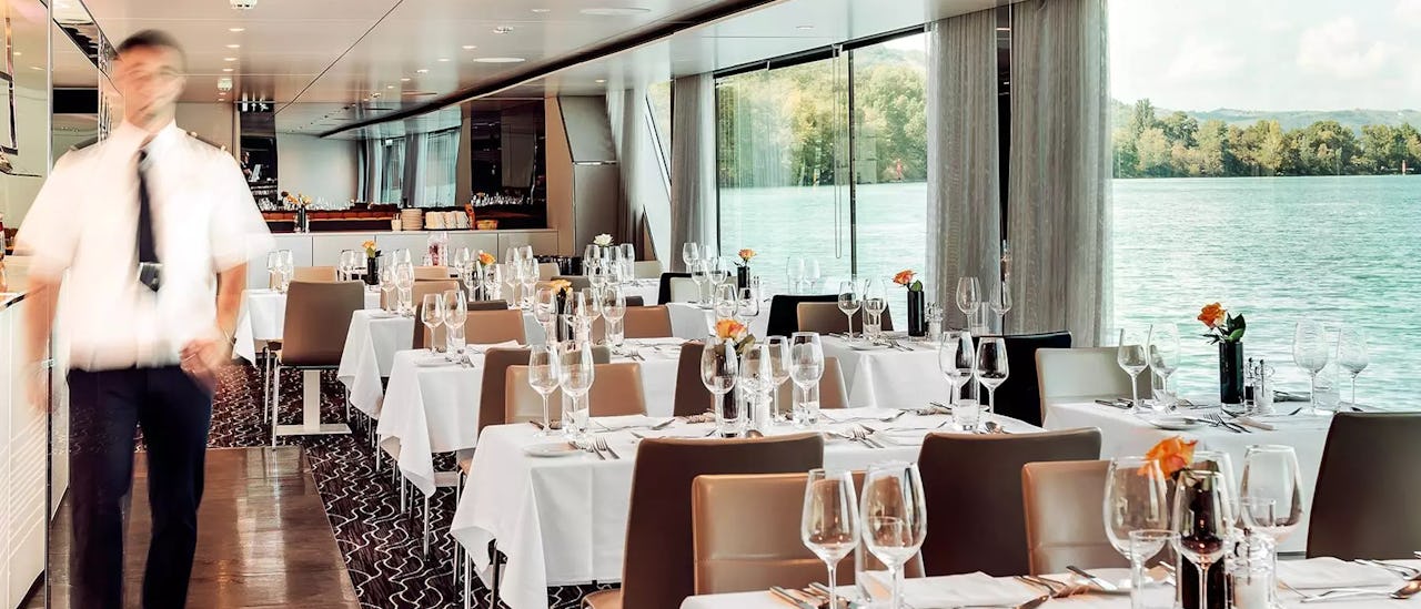 Restaurant des Kreuzfahrtschiffes Emerald Liberte