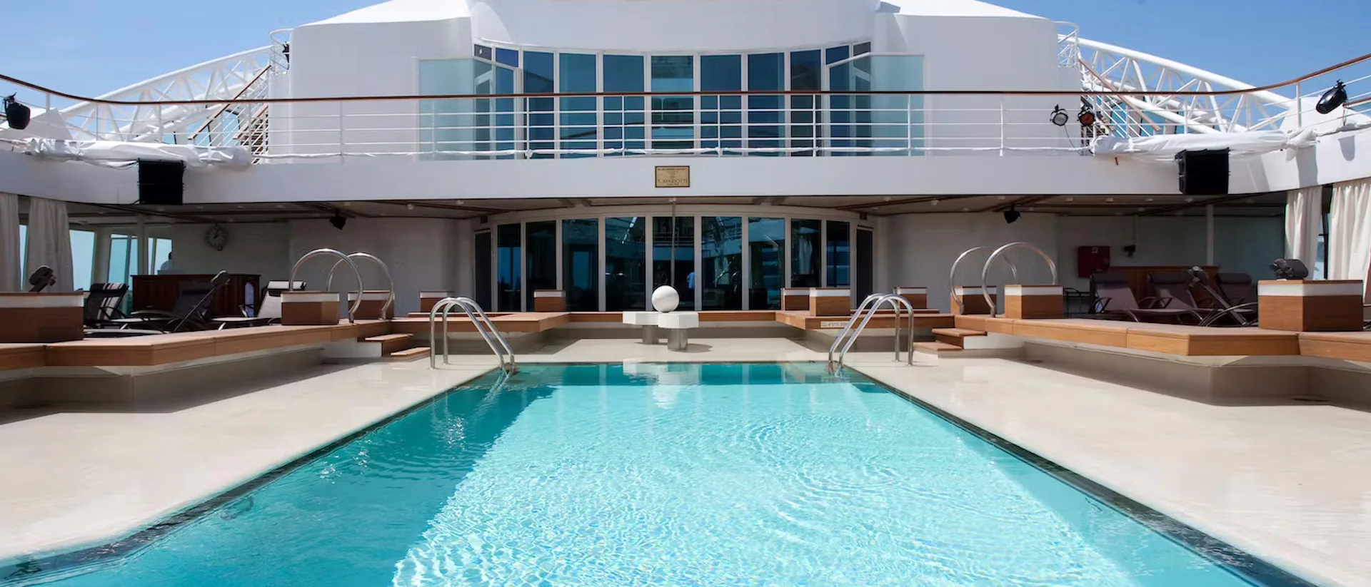 Pooldeck des Kreuzfahrschiffes Seabourn Quest