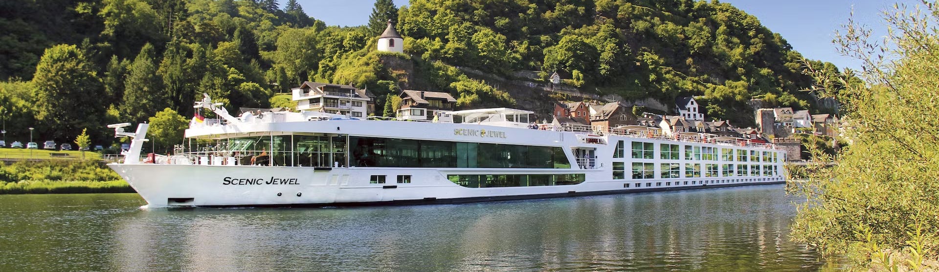 Kreuzfahrtschiff Scenic Jewel während der Fahrt