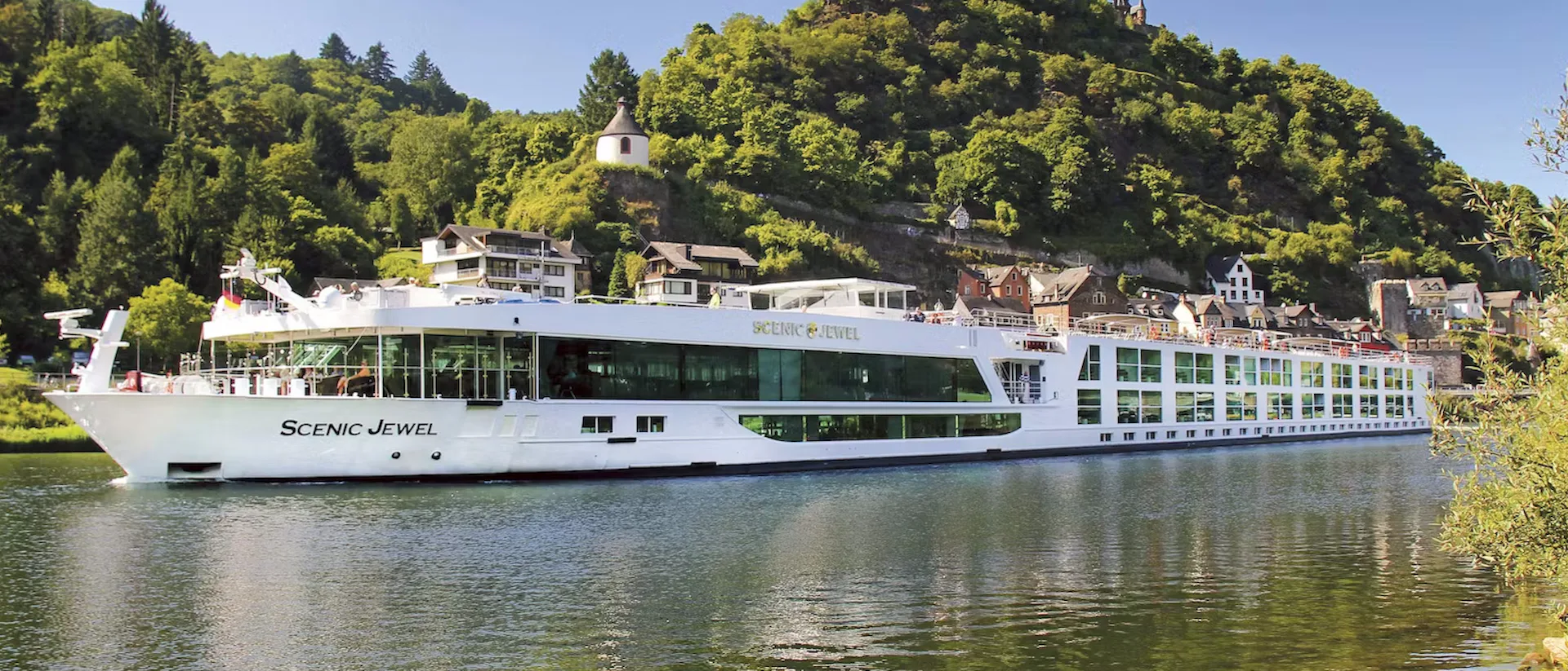 Kreuzfahrtschiff Scenic Jewel während der Fahrt