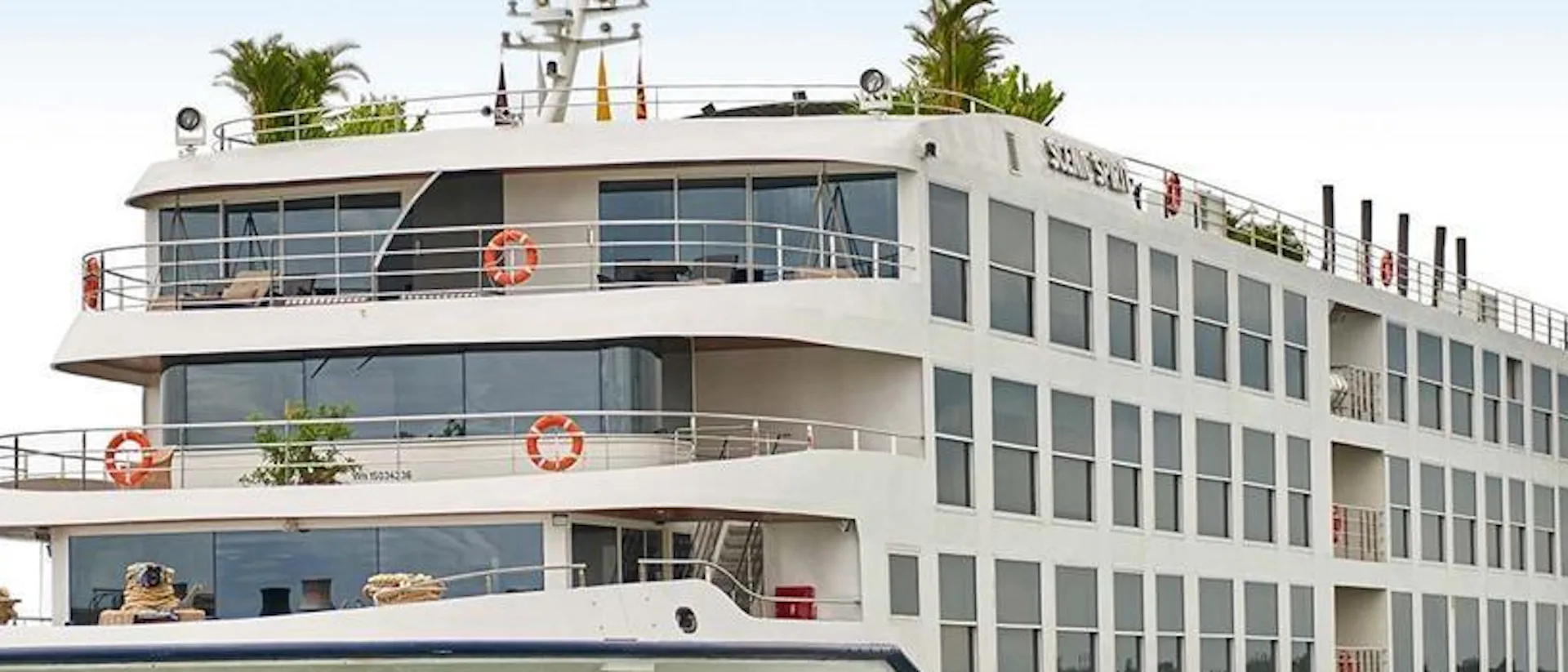 Kreuzfahrtschiff Scenic Spirit während der Fahrt