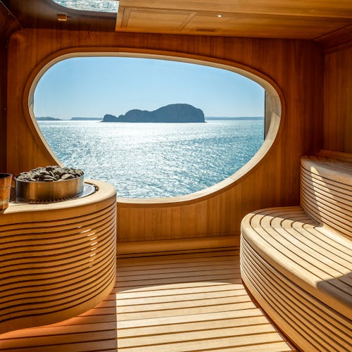 VON LONGYEARBYEN NACH REYKJAVIK