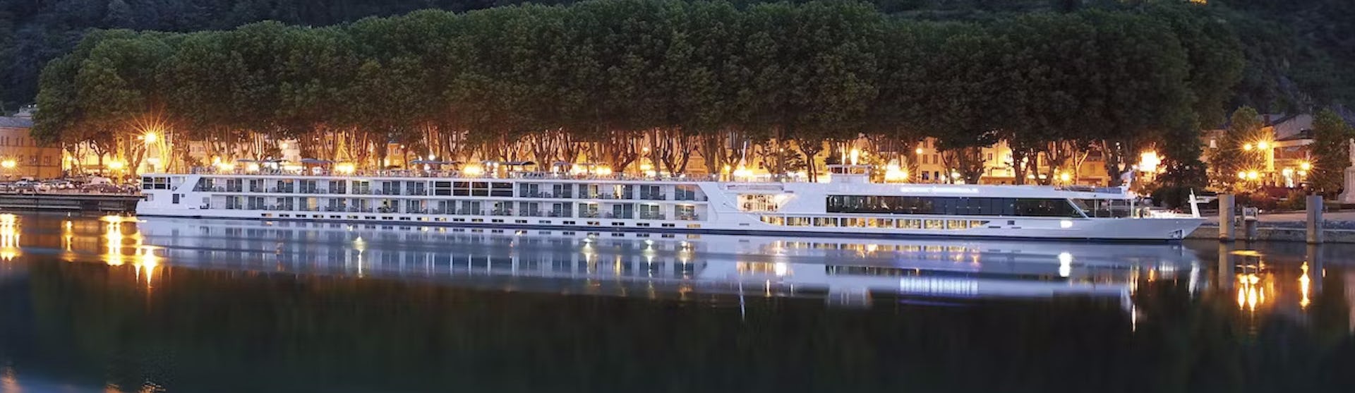 Kreuzfahrtschiff Scenic Diamond während der Fahrt