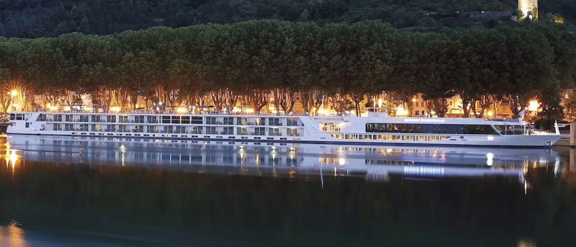 Kreuzfahrtschiff Scenic Diamond während der Fahrt