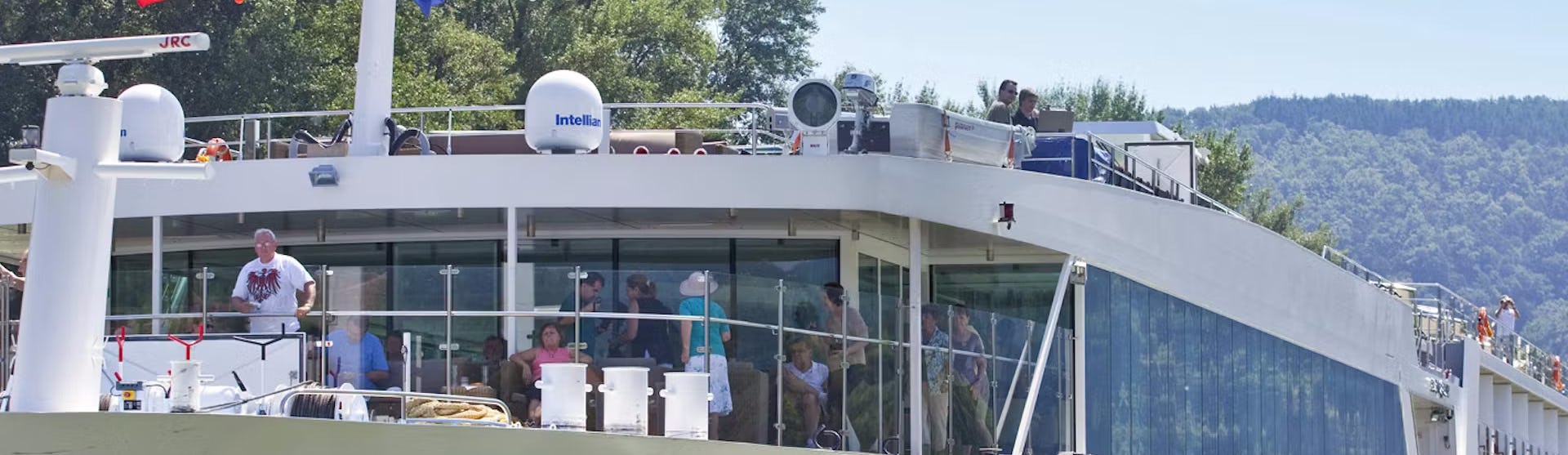 Kreuzfahrtschiff Scenic Ruby während der Fahrt