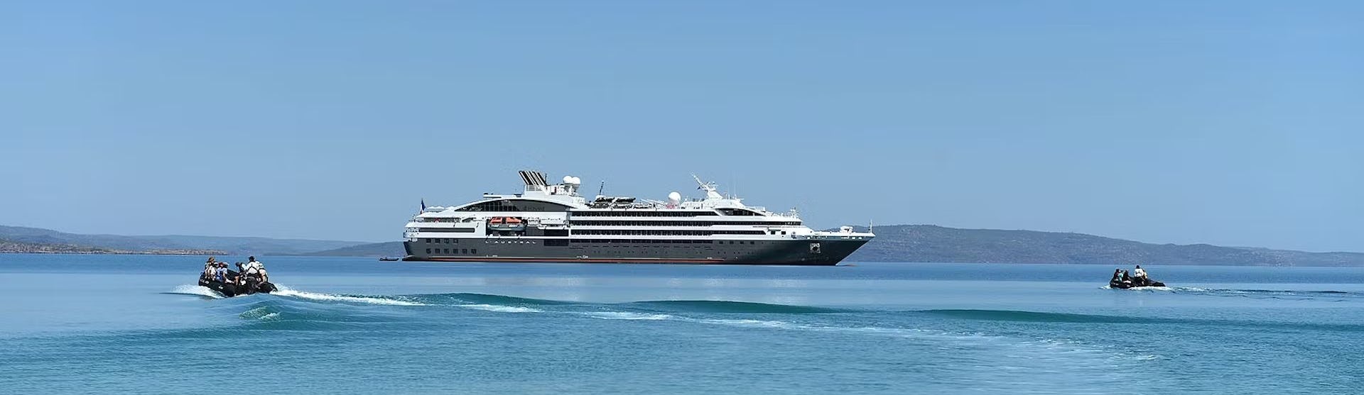 Kreuzfahrtschiff L´Austral auf dem Meer