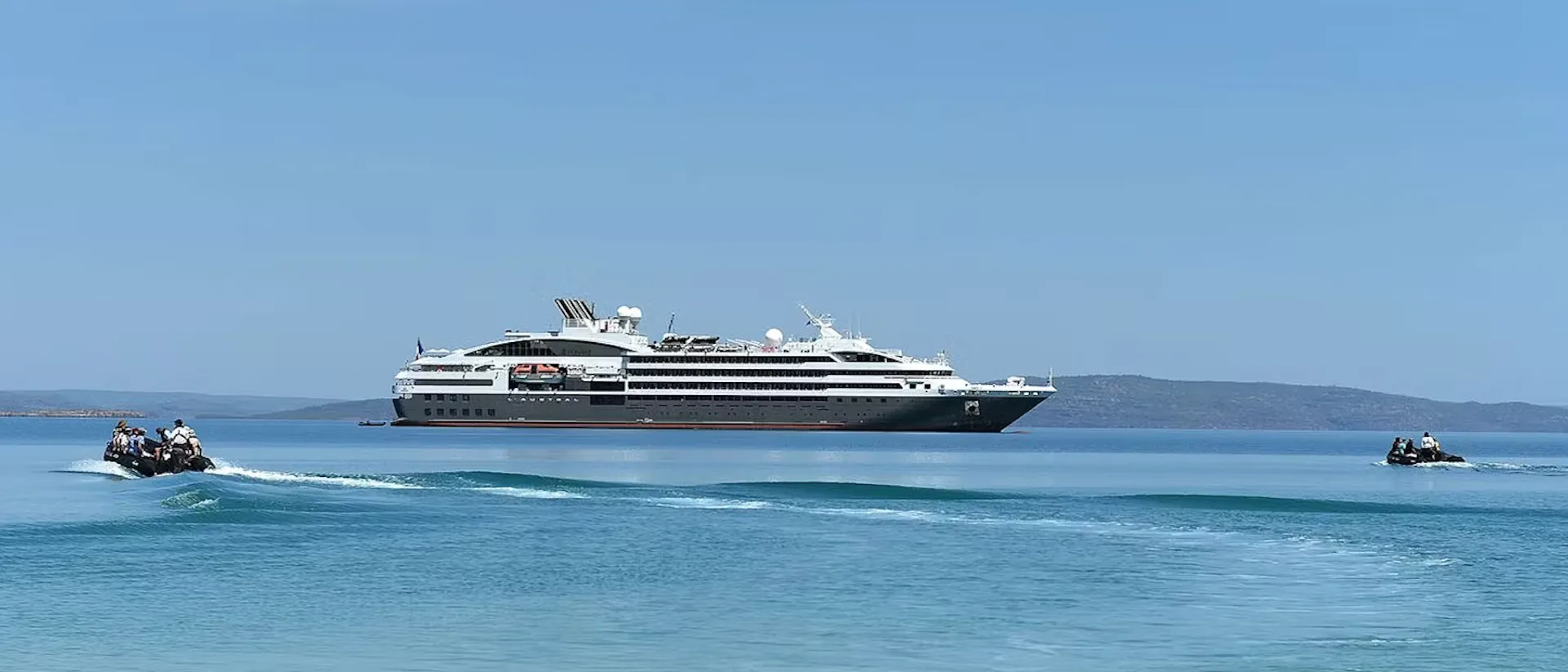 Kreuzfahrtschiff L´Austral auf dem Meer