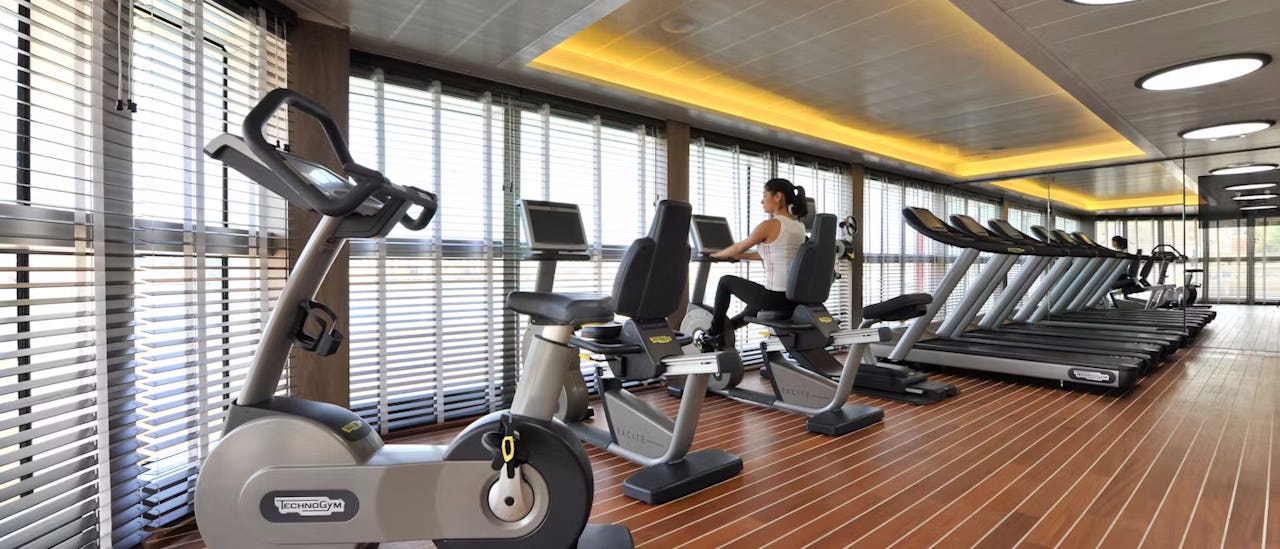 Fitnessstudio mit Meerblick des Kreuzfahrtschiffes Le Lyrial