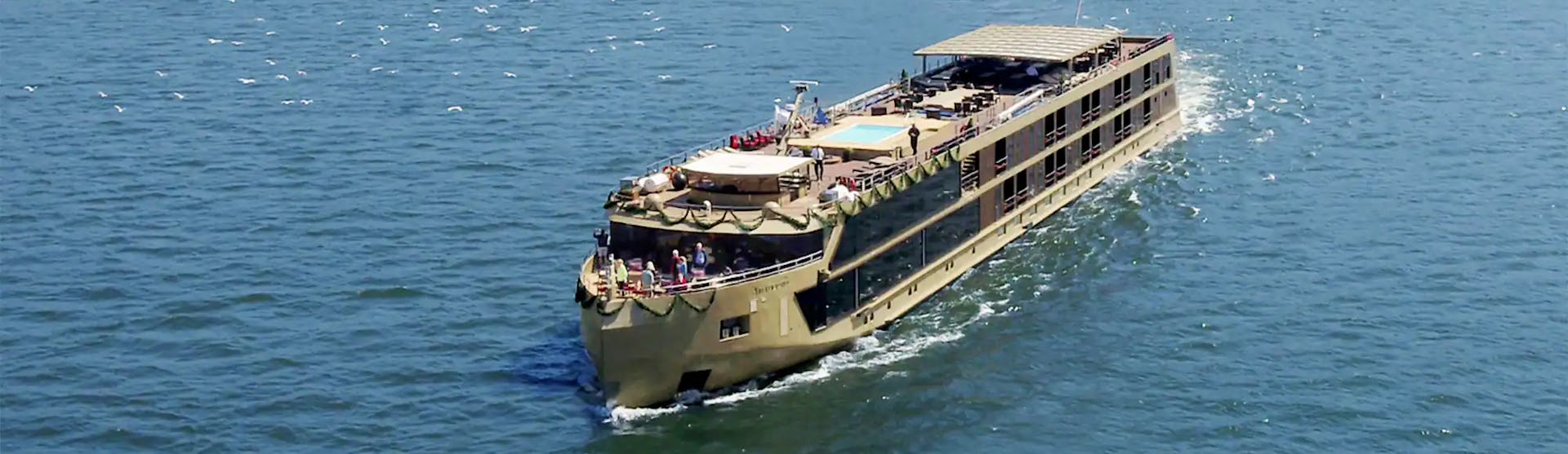 Flusskreuzfahrtschiff AmaDouro während der Fahrt