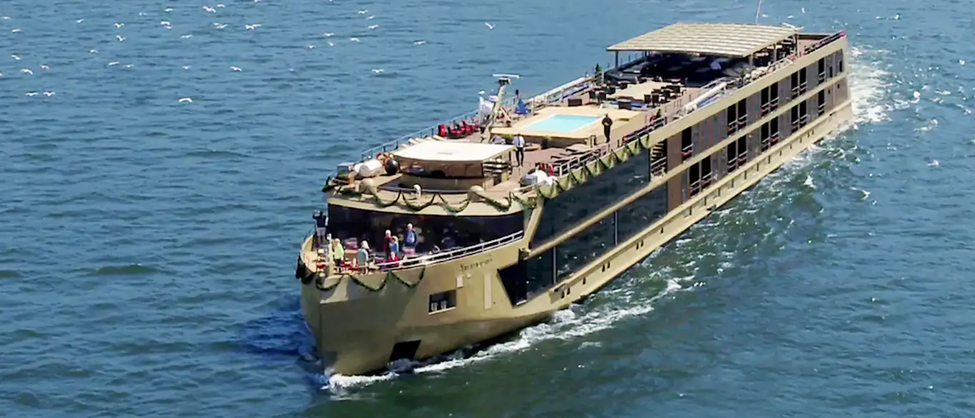 Flusskreuzfahrtschiff AmaDouro während der Fahrt