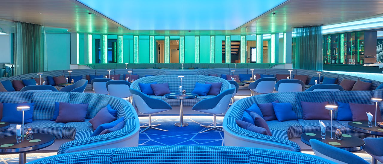 Lounge des Kreuzfahrtschiffes Hanseatic inspiration