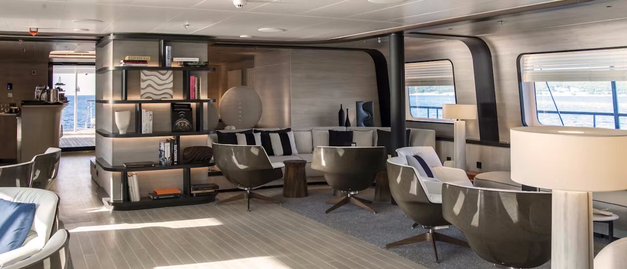 Aussichtssalon des Kreuzfahrtschiffes Le Ponant