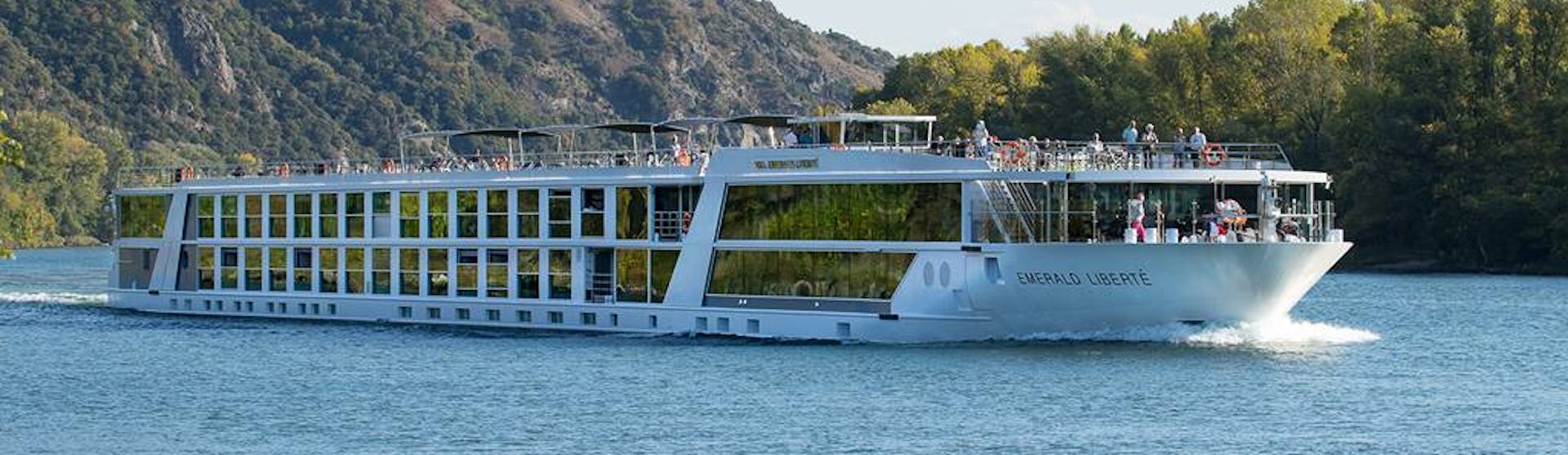 Kreuzfahrtschiff Emerald Liberte während der Fahrt