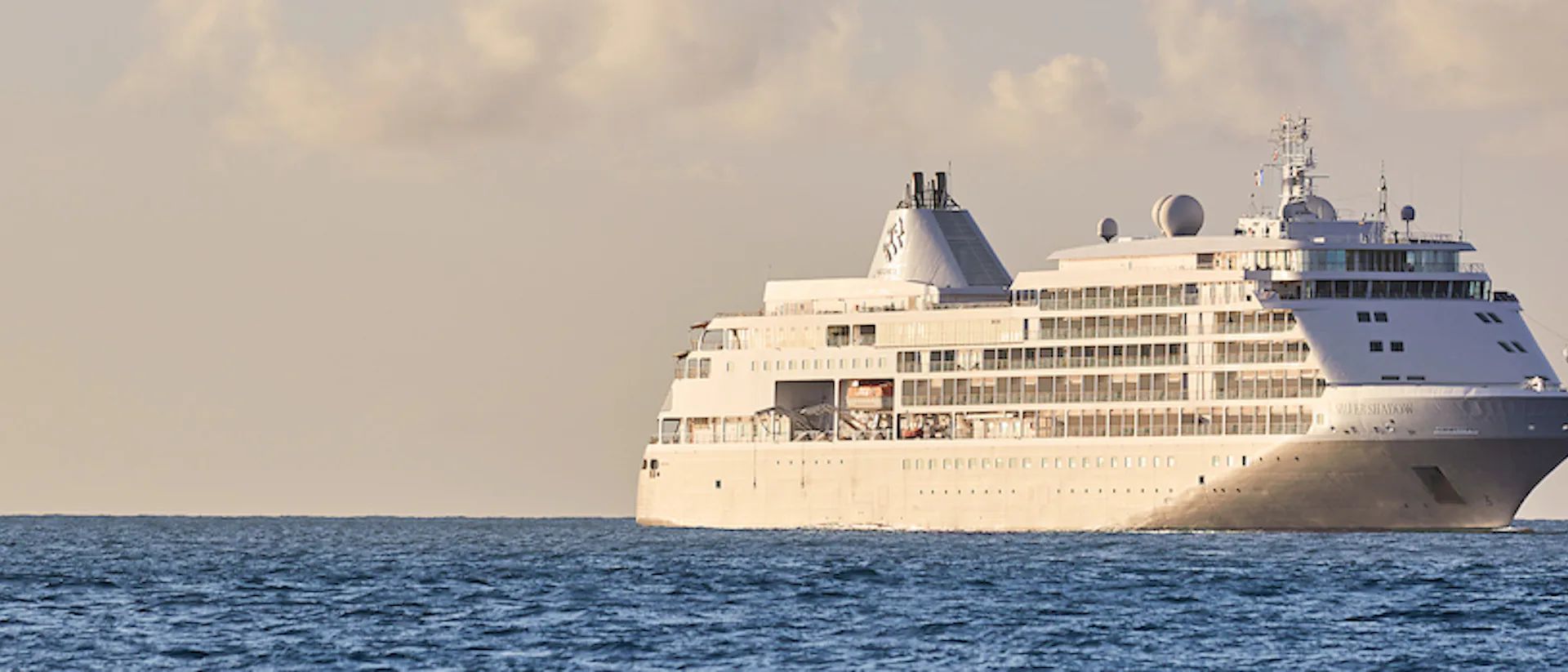 Kreuzfahrtschiff Silver Shadow während der Fahrt