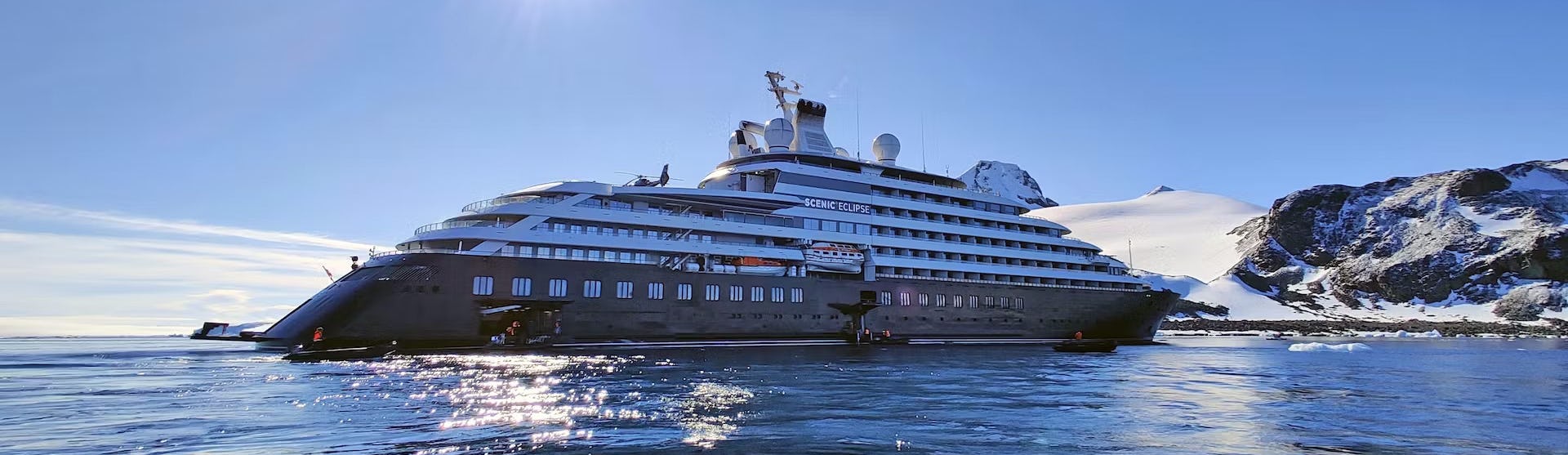 Kreuzfahrtschiff Scenic Eclipse während der Fahrt