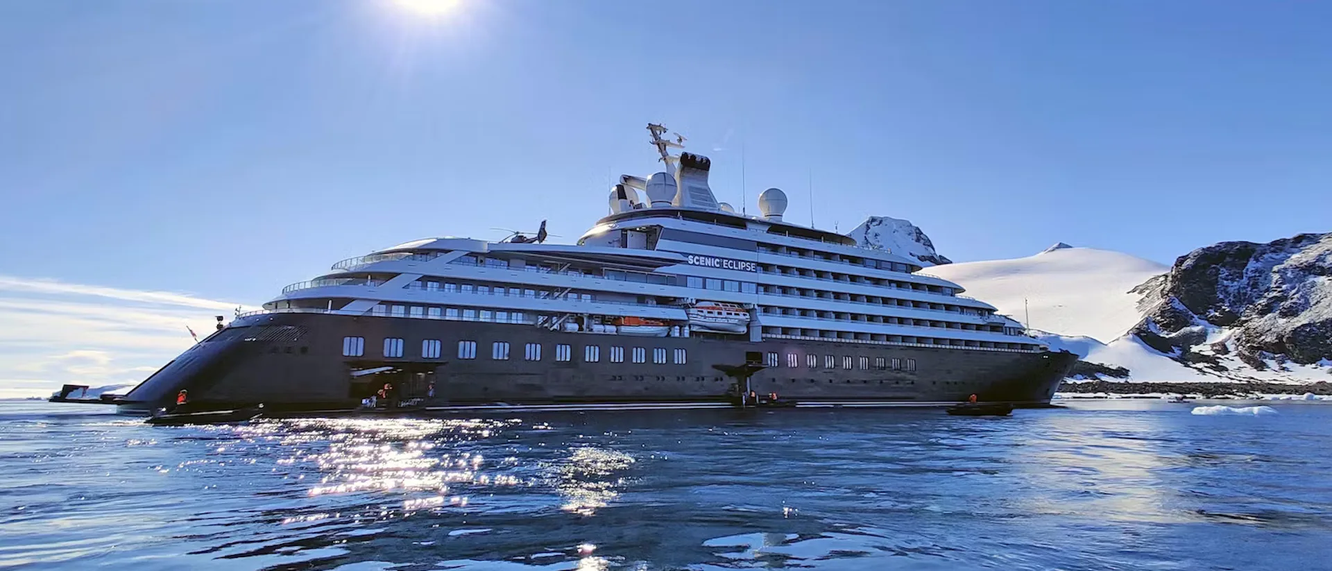 Kreuzfahrtschiff Scenic Eclipse während der Fahrt