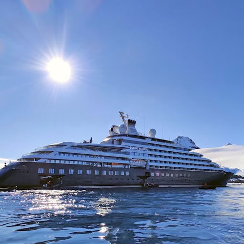 Scenic Eclipse Schiff