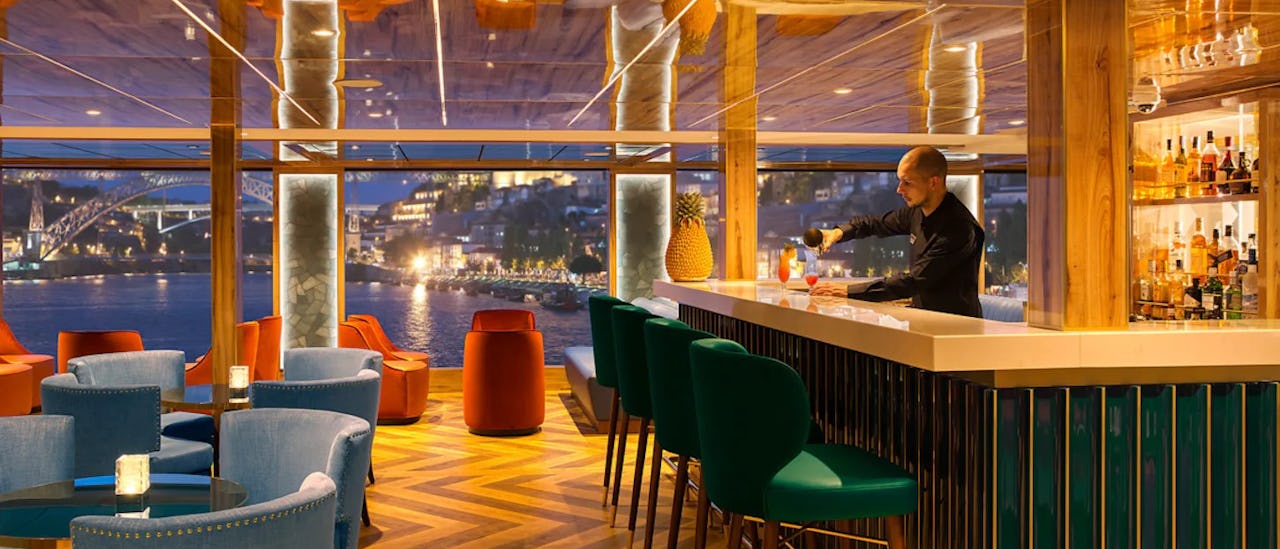 Lounge Bar des Kreuzfahrtschiffes S.S. Sao Gabriel
