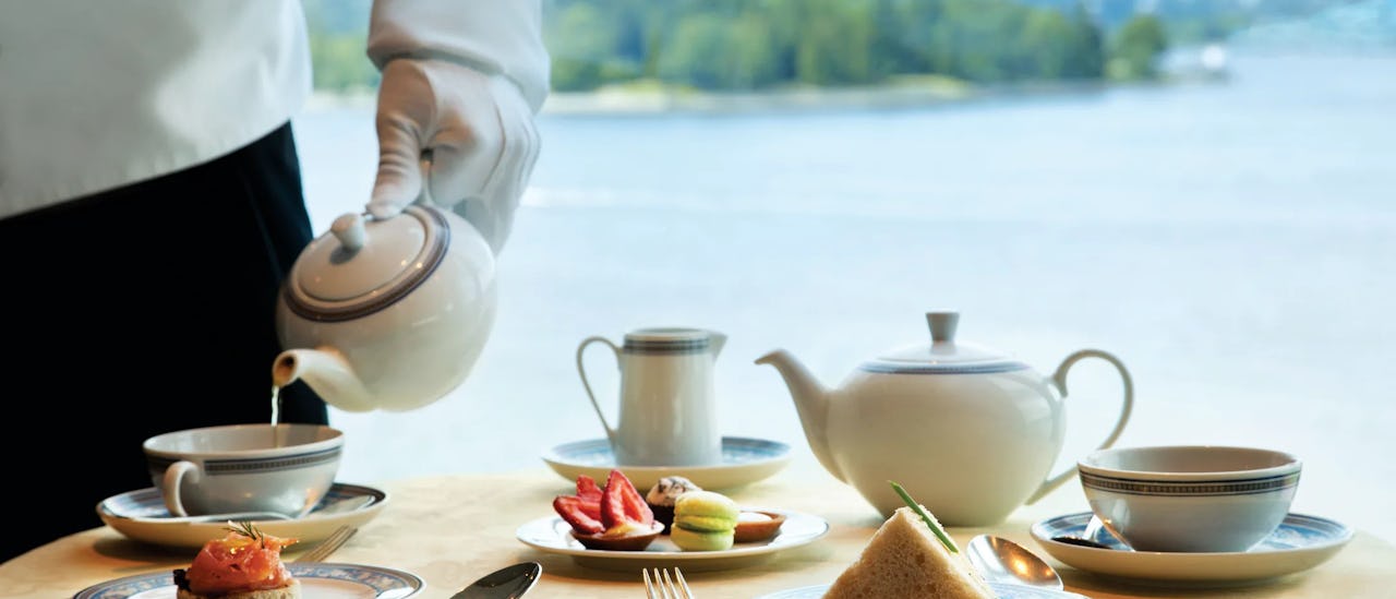 Kaffee und Kuchen auf dem Kreuzfahrtschiff Sirena