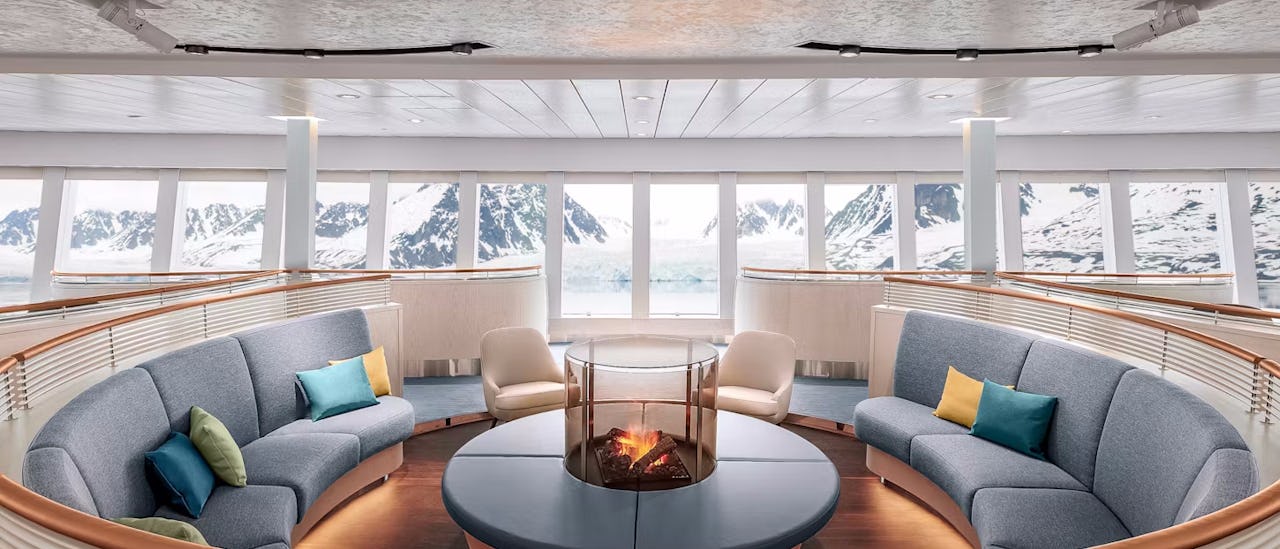 Observation Lounge des Kreuzfahrtschiffes Hanseatic inspiration
