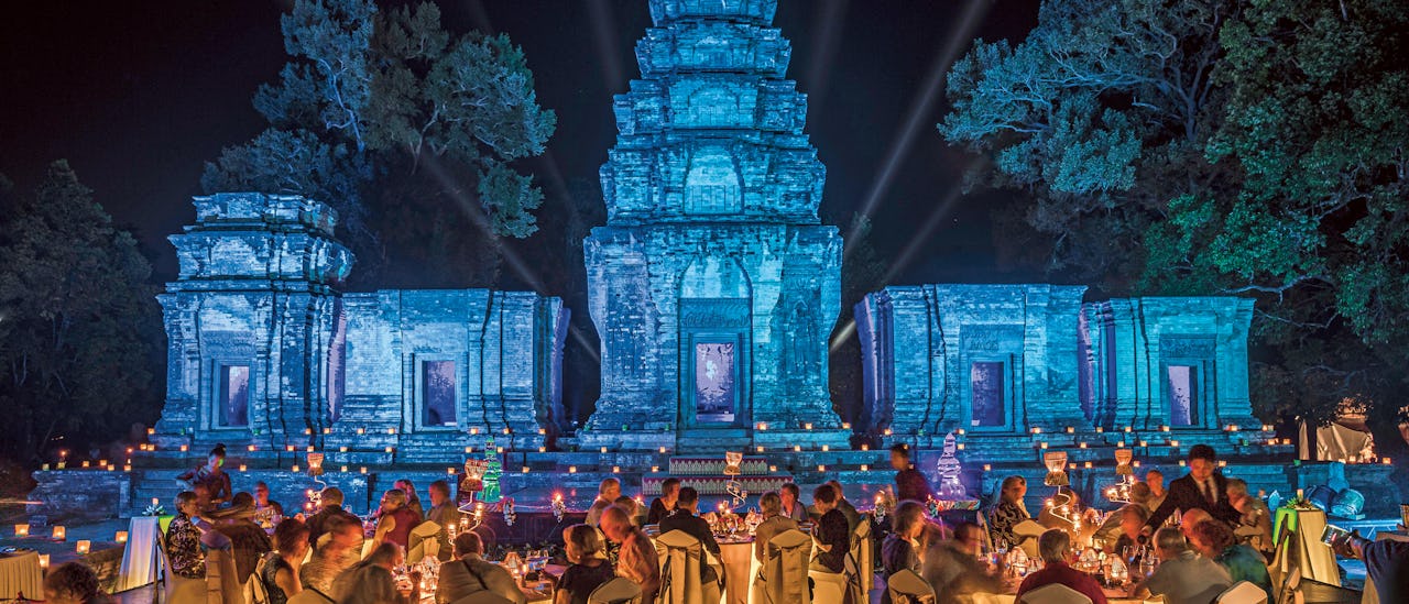 Abendessen mit Unterhaltungsprogramm im Freien des Kreuzfahrtschiffes Scenic Spirit