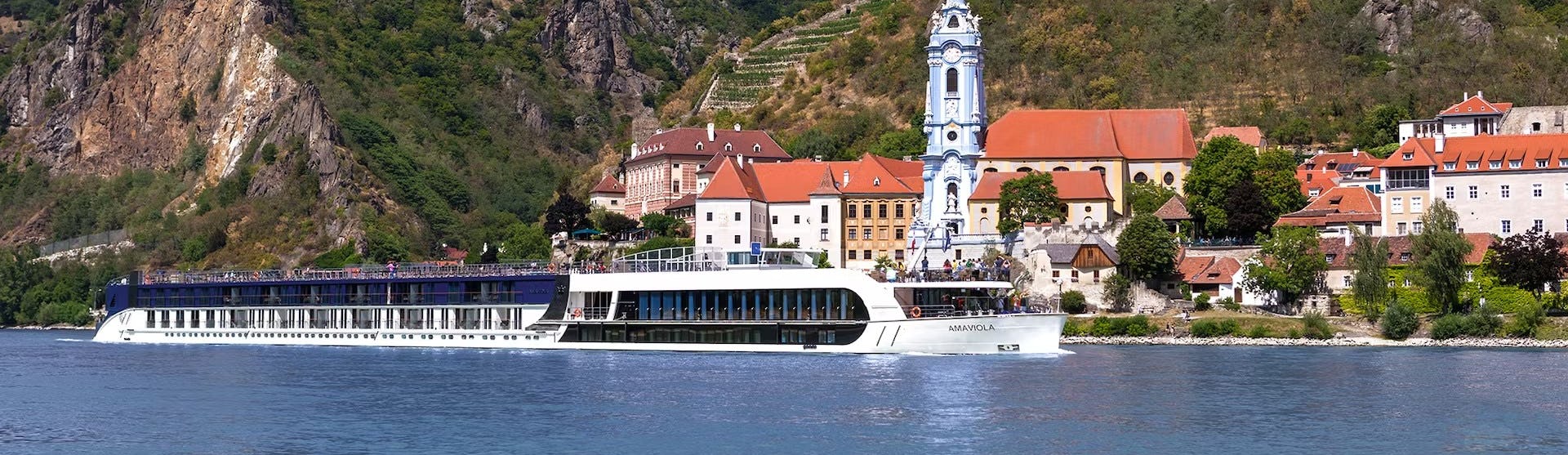 Flusskreuzfahrtschiff AmaViola während der Fahrt